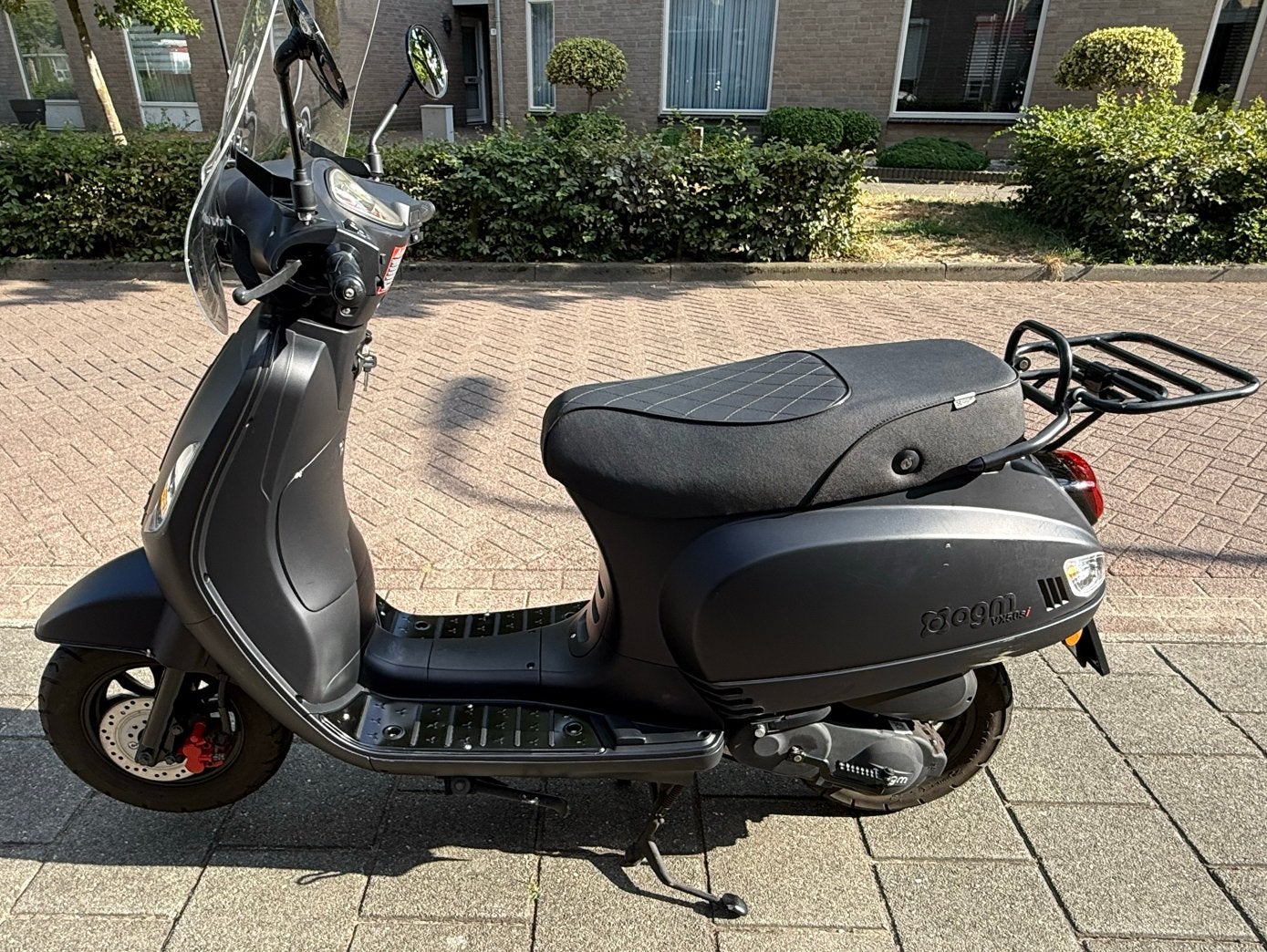 AGM VX50i Scooter - Mat Zwart, Zo goed als nieuw., Fietsen en Brommers, Snorfietsen en Snorscooters, Ophalen, Zo goed als nieuw