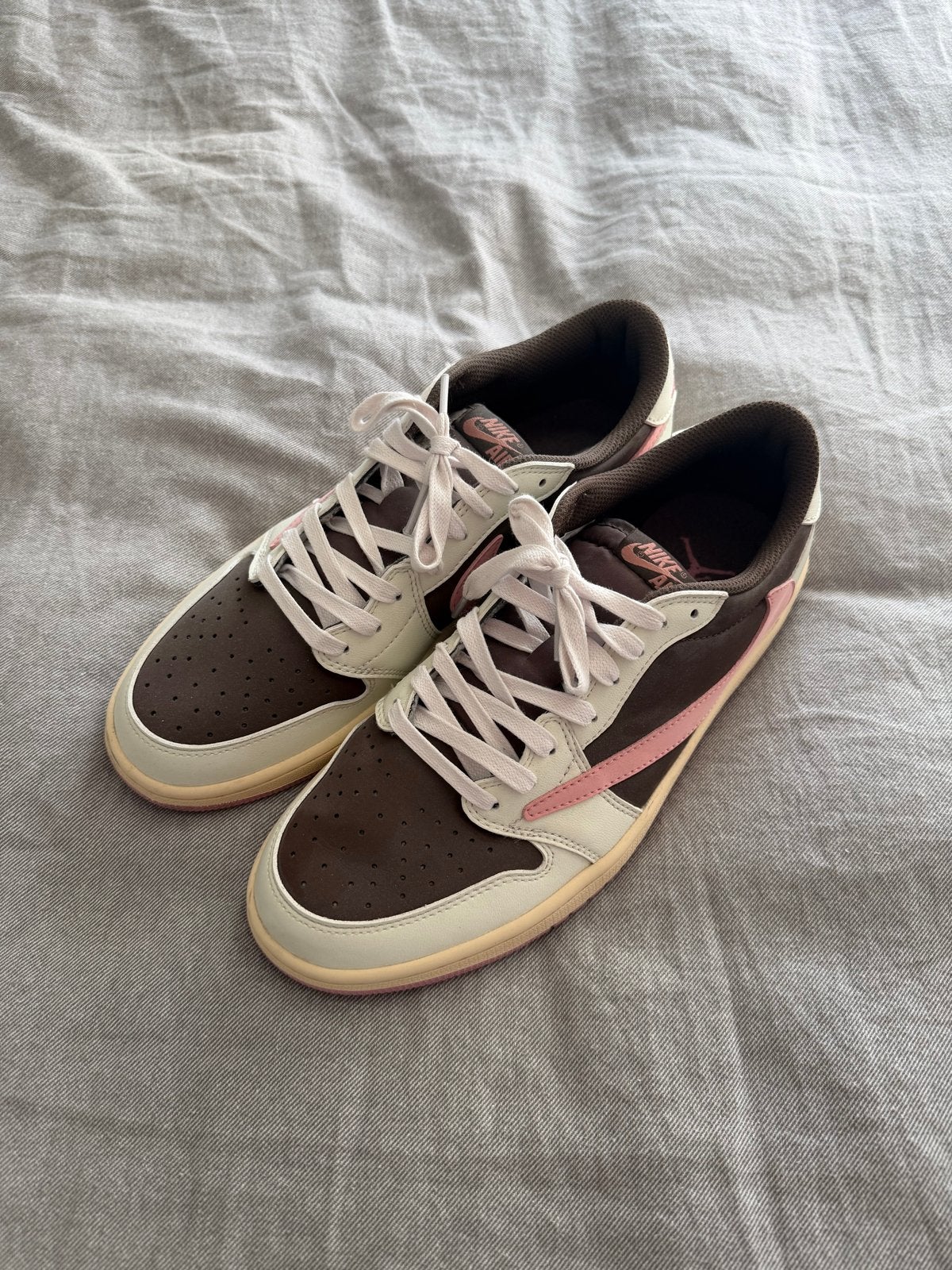 Nike Air Jordan 1 Low Travis Scott Mocha Roze Maat 44, Ophalen of Verzenden, Zo goed als nieuw, Bruin, Sneakers of Gympen