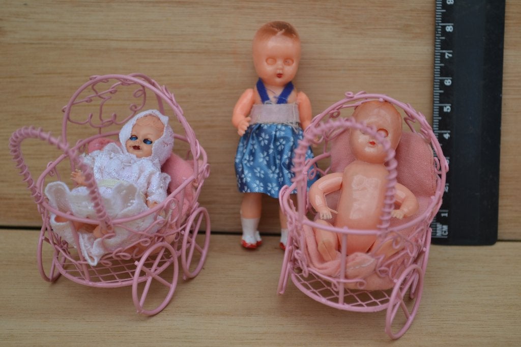 3 Mooie poppenhuis popjes en 2 wagentjes NR 8838, Ophalen of Verzenden, Zo goed als nieuw, Poppenhuis