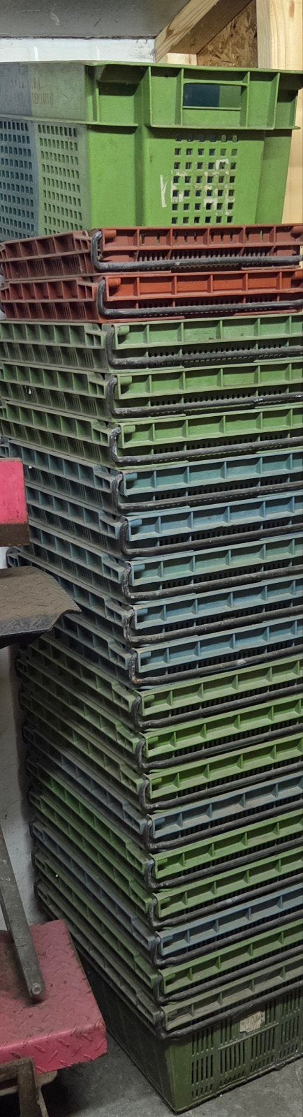 Stapelbare kratten, diverse kleuren, gebruikt, Ophalen, Gebruikt, 40 tot 60 cm, 50 tot 75 cm