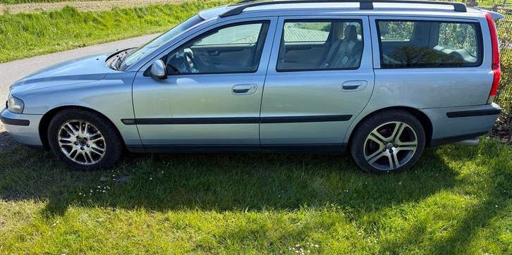 Volvo V70 2.3 T-5 250PK, 1800 kg, Beige, Particulier, 93 €/maand