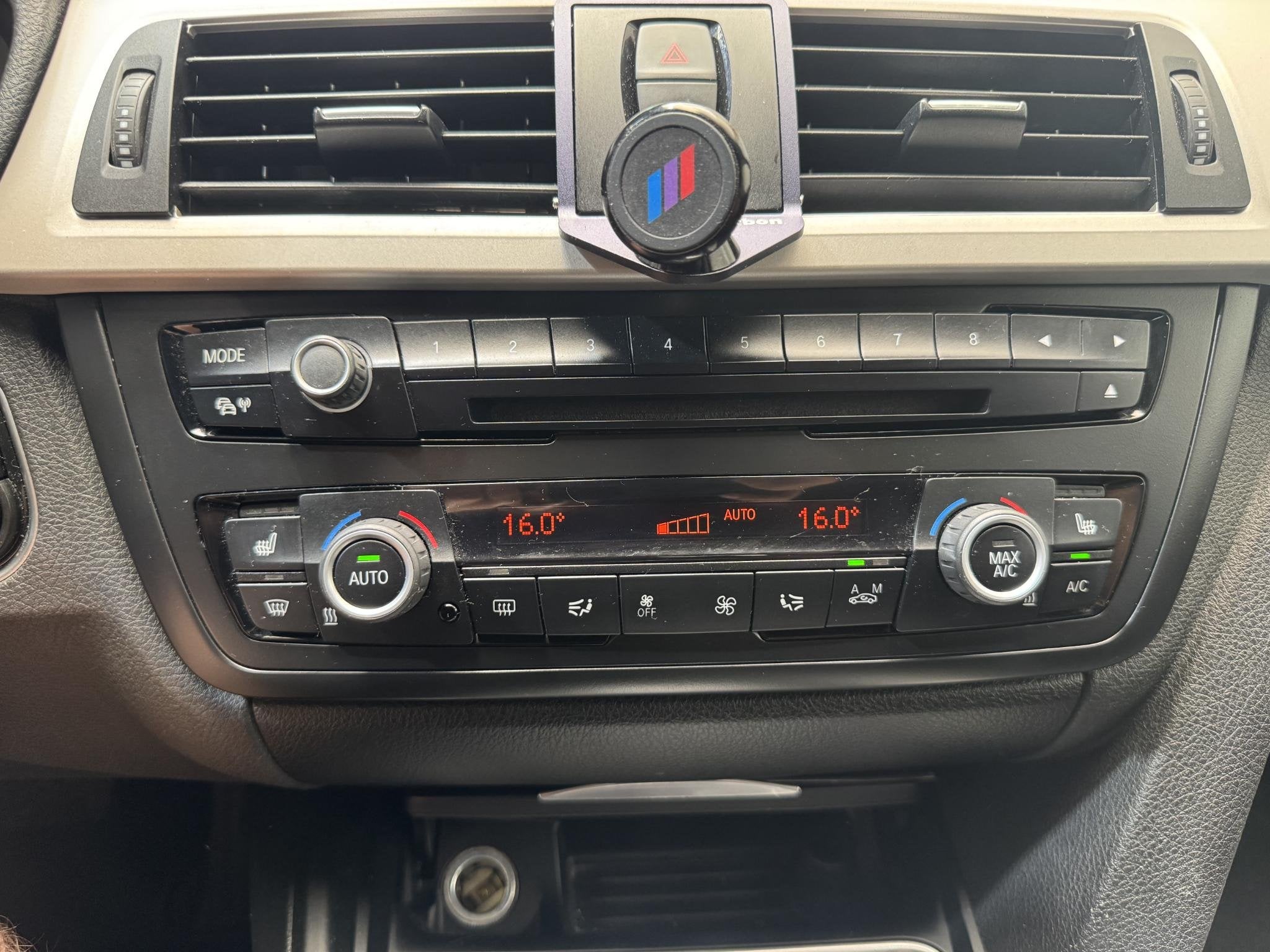 Foto 16 van BMW 3-serie Touring 320d EfficientDynamics Edition High Exec