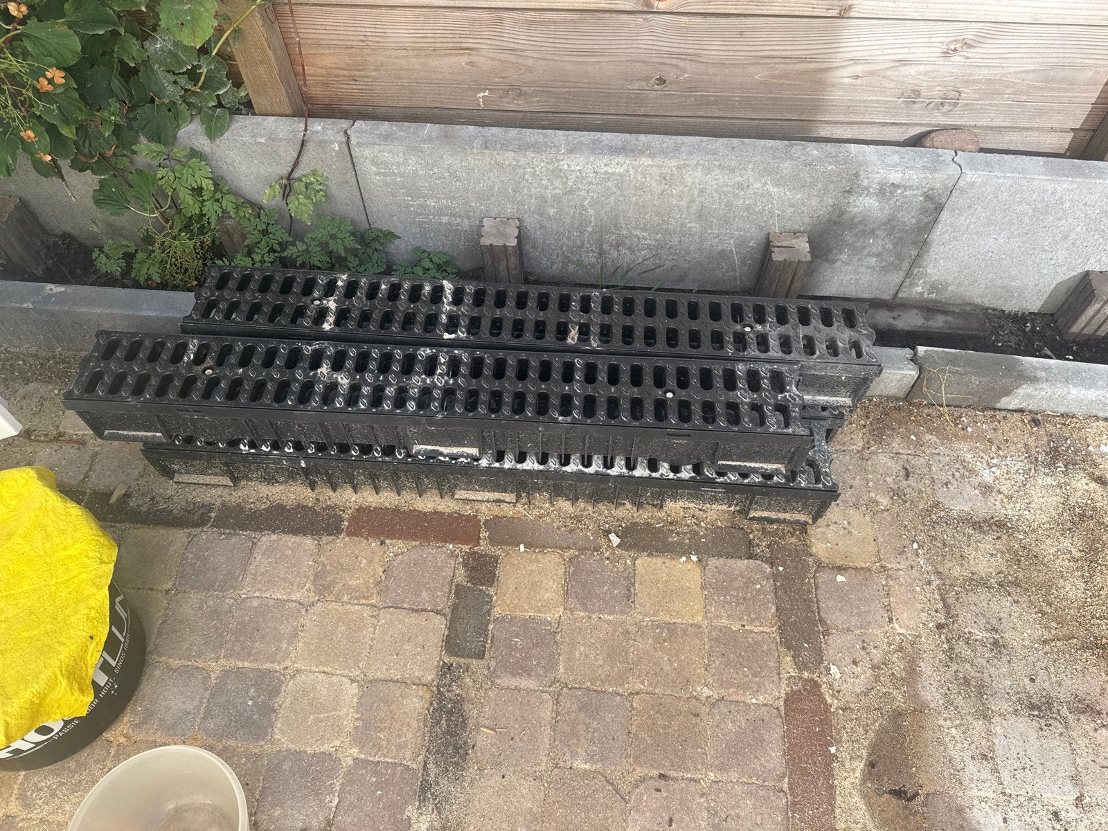 Afvoergoot met rooster - Gebruikt, Doe-het-zelf en Verbouw, Ophalen, Gebruikt, Minder dan 2 meter, 80 mm of meer