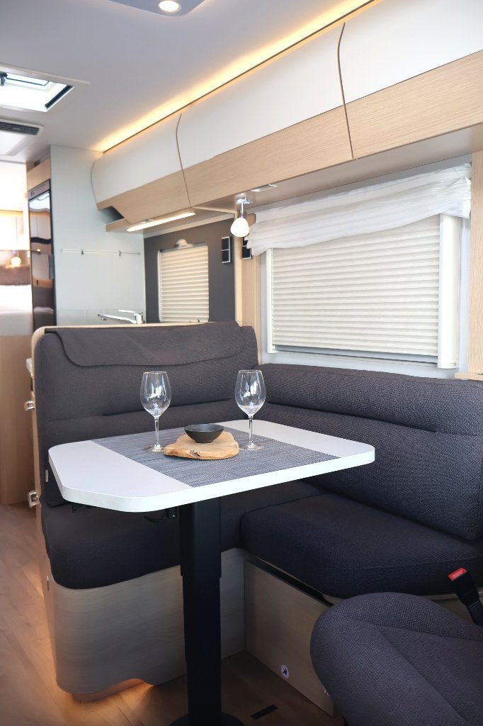 Foto 14 van Hymer BMC-I 600 WhiteLine ! BOVENKASTEN ! ALDE ! E&P LEVEL !