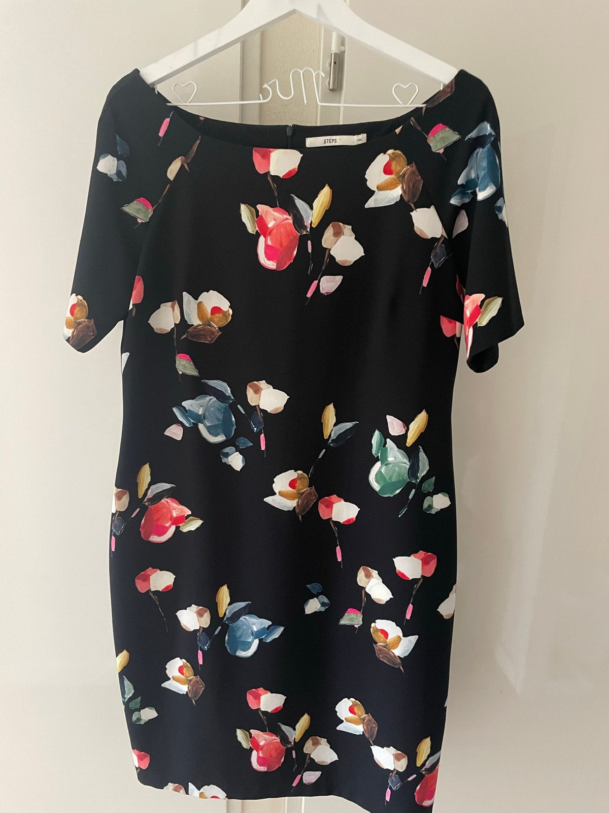 Steps jurk maat 44 met bloemenprint en boothals, Zwart, Maat 42/44 (L), Ophalen of Verzenden, Zo goed als nieuw