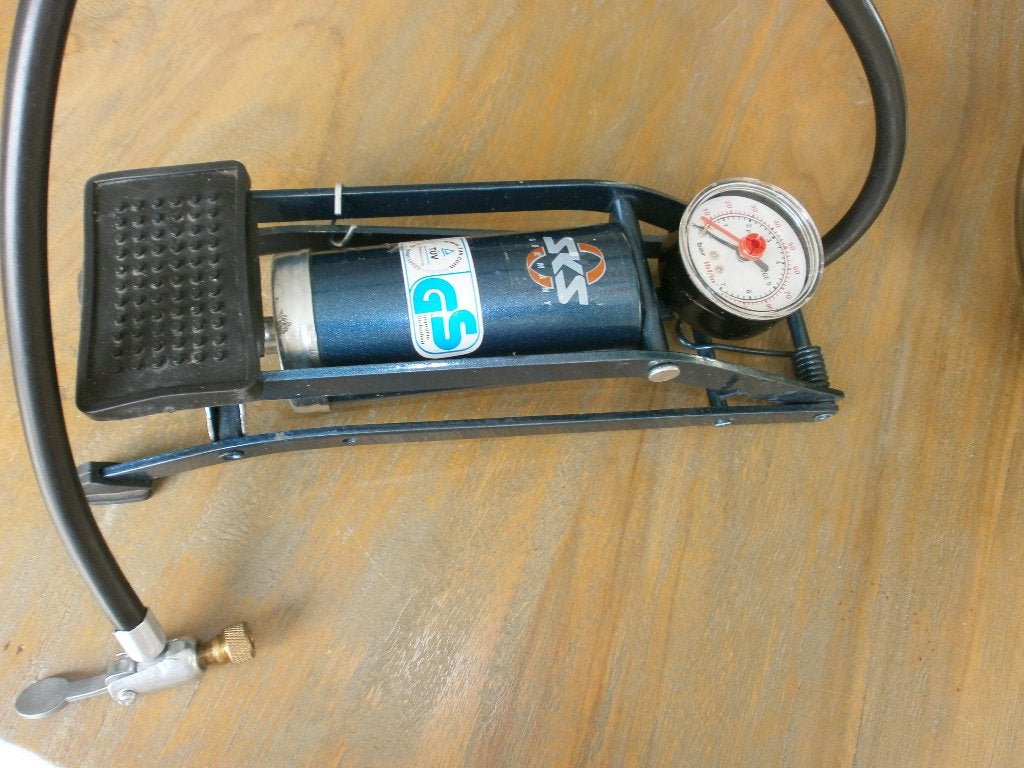 SKS voetpomp met drukmeter, Ophalen of Verzenden, Drukmeter