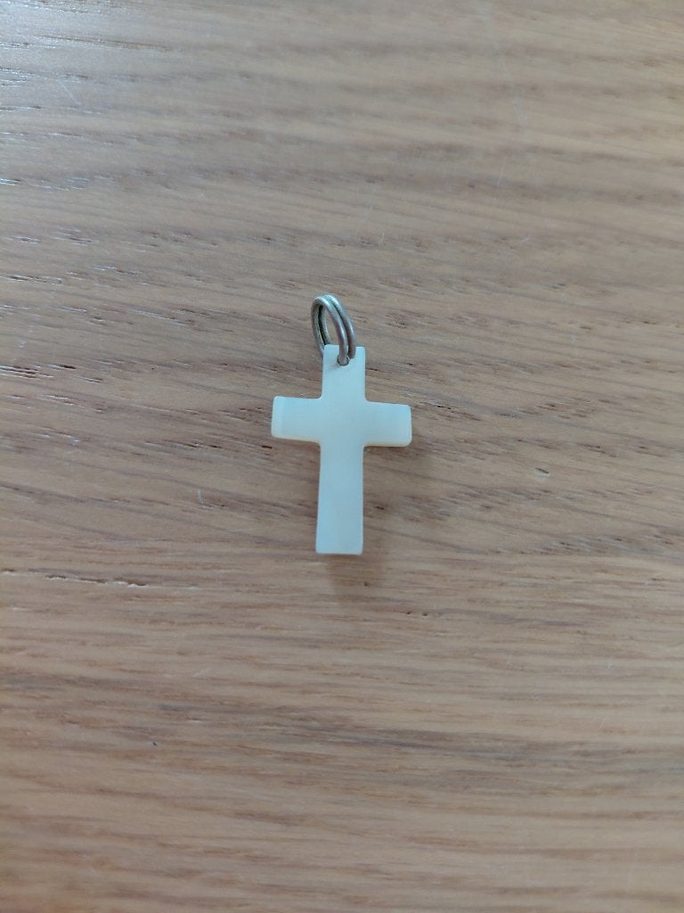kruisje soort parelmoer, Verzamelen, Religie, Ophalen of Verzenden, Zo goed als nieuw, Sieraad, Christendom | Katholiek