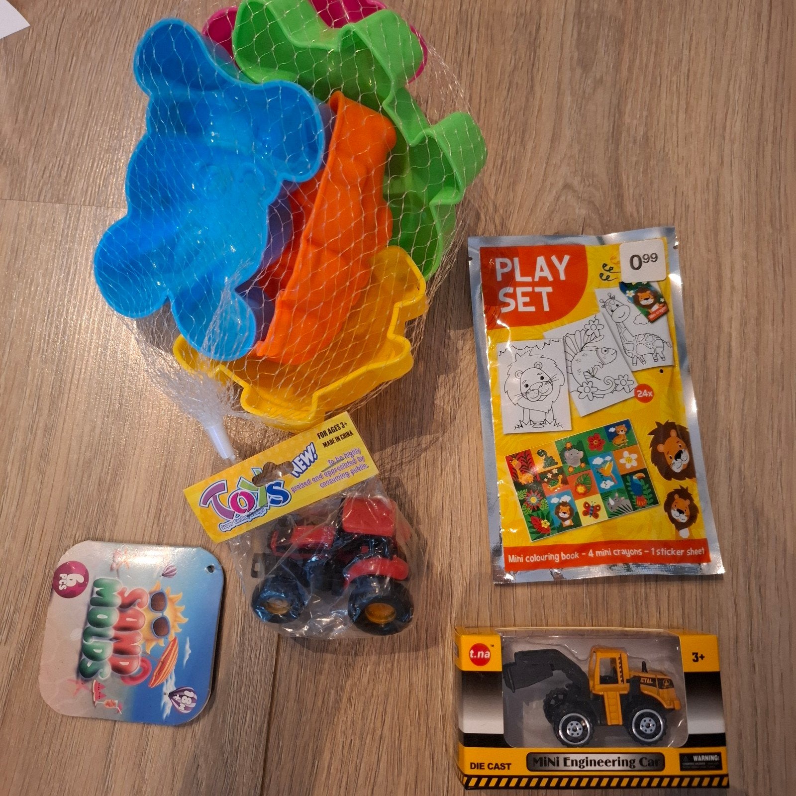 nieuw Speelgoedpakket: Zandvormpjes, kleurboek, auto's, Ophalen, Nieuw, Jongen of Meisje