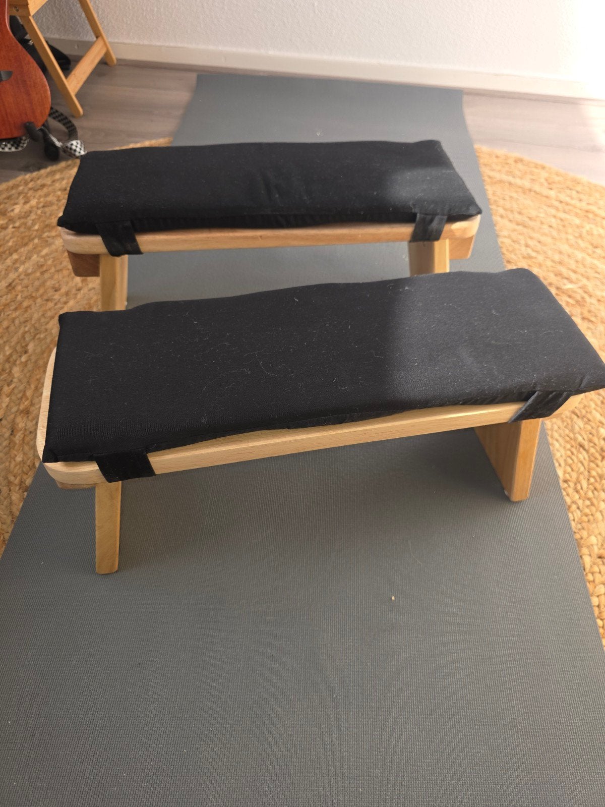 Meditatiebankjes niet inklapbaar met kussen (2 stuks), Sport en Fitness, Ophalen, Zo goed als nieuw, Yoga-accessoire