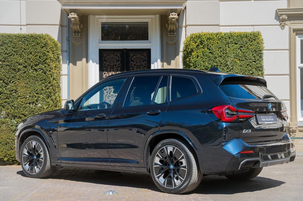 BMW iX3 High Executive 80 kWh PANO | ADAPTIVE | LASER | MEMO, Auto's, BMW, Automaat, Achterwielaandrijving, Gebruikt, 750 kg