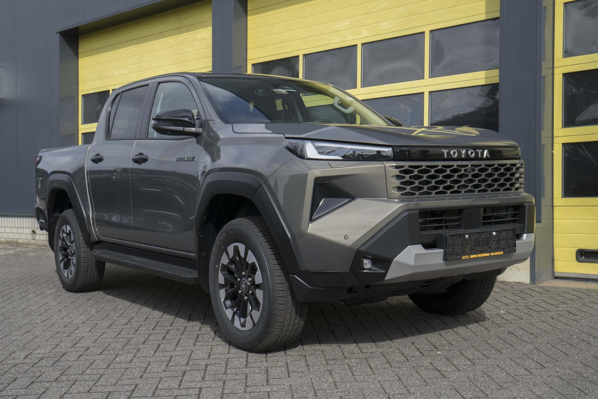 Toyota Hilux Toyota Hilux 2.8 D-4D MHEV Double Cab Style, Auto's, Automaat, Stof, Zwart, 4 cilinders