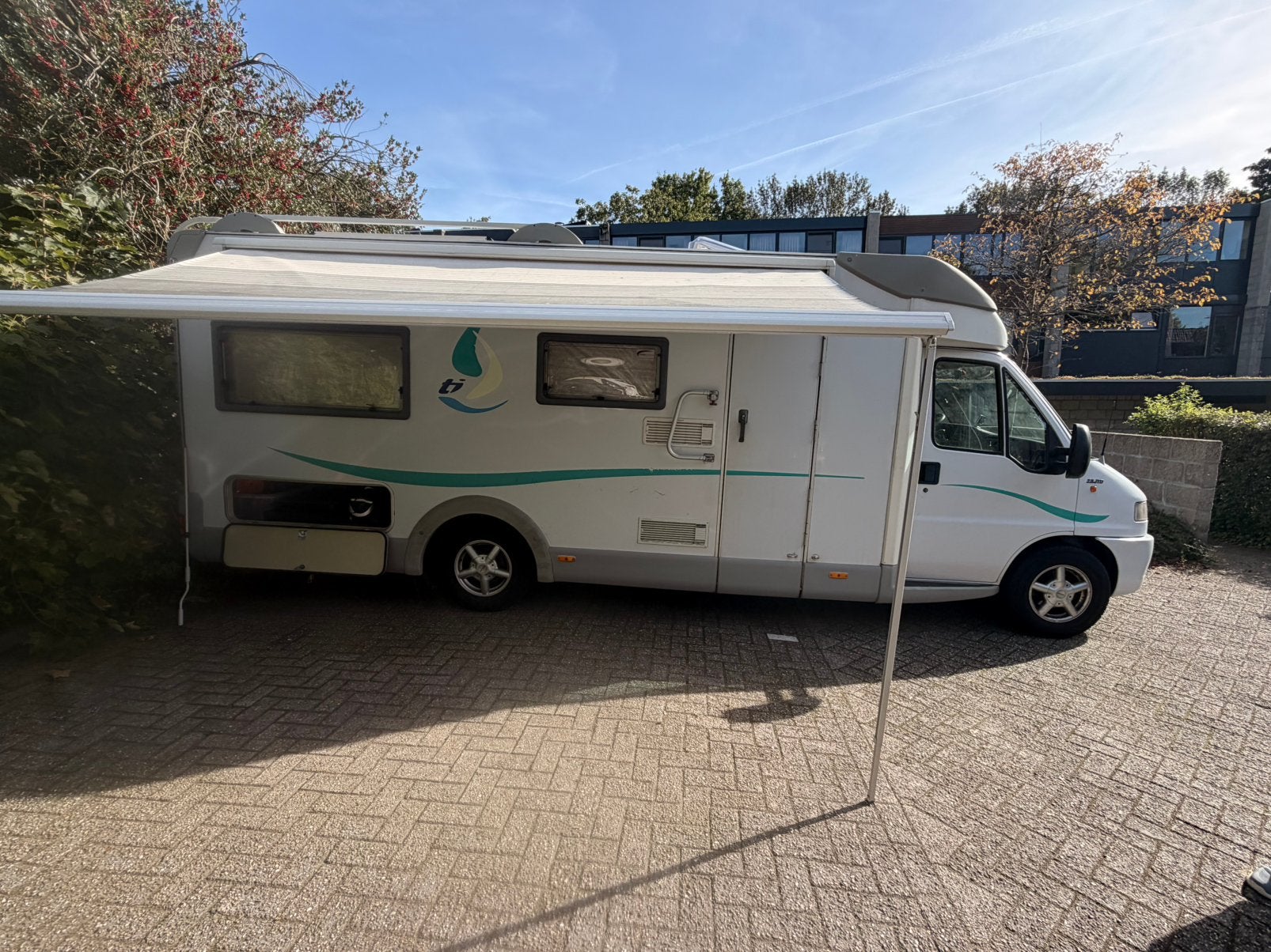 Fijne gezinscamper met veel comfort en ruimte, Ringverwarming, Treinzit, Buitenlamp, Airconditioning