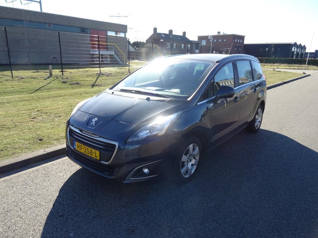 Peugeot 5008 1.2 PureTech Style 5p., Auto's, Peugeot, Voorwielaandrijving, 745 kg, Gebruikt, Euro 6