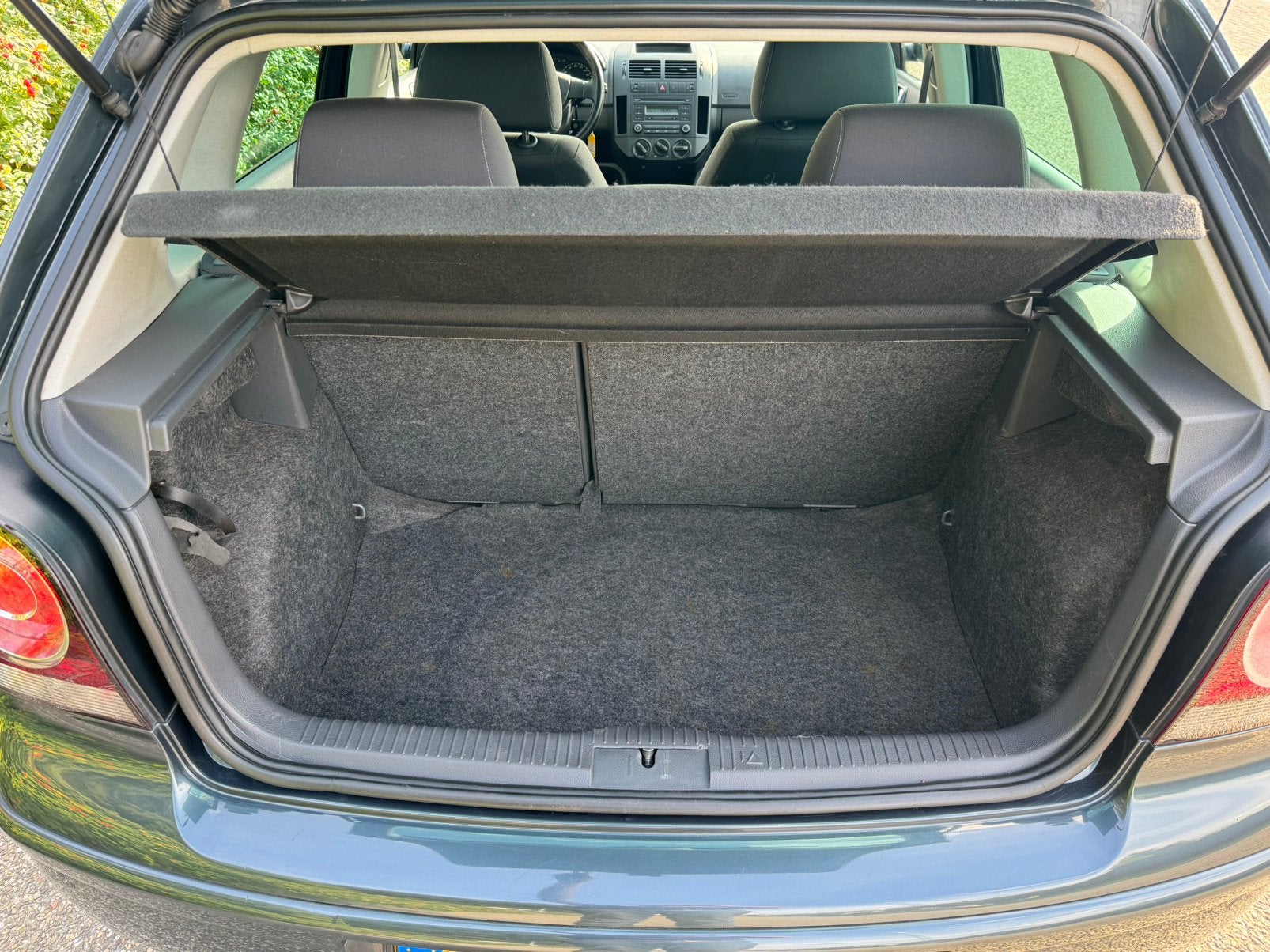 Foto 13 van Volkswagen Polo 1.2 Esyline 2008 Grijs Nieuwe Apk