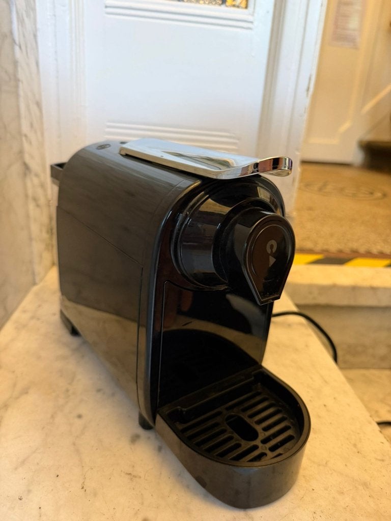 Hotek koffiemachine Nespresso & meerdere capsules, Ophalen, Zo goed als nieuw