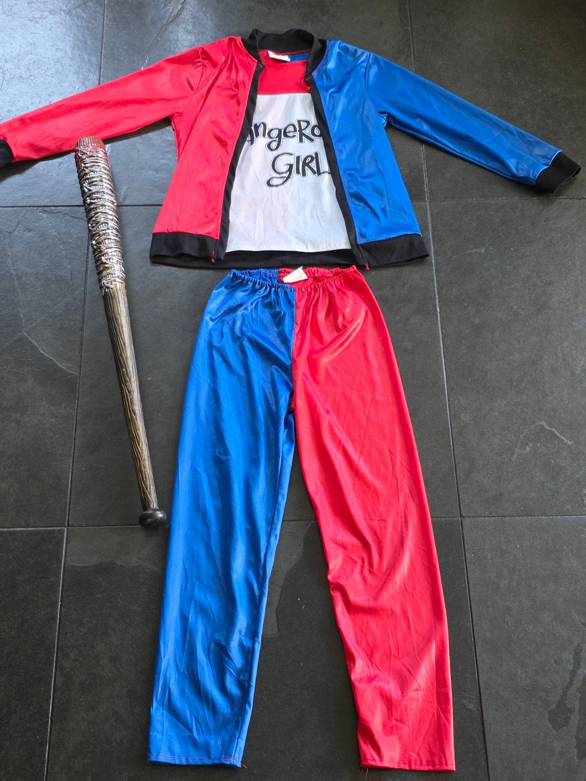 Harley Quinn Kostuum 'Dangerous Girl' - Maat 7-9 Jaar, Kinderen en Baby's, Ophalen, Zo goed als nieuw, 122 t/m 128