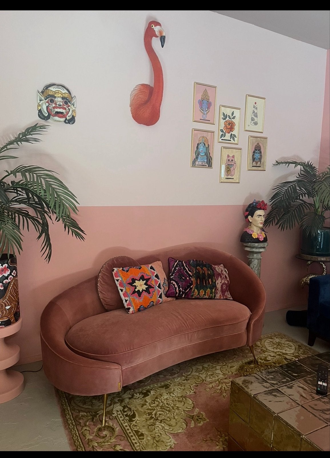 Bold Monkey – I Am Not A Croissant | roze velvet sofa, Ophalen, 150 tot 200 cm, Tweepersoons, 75 tot 100 cm