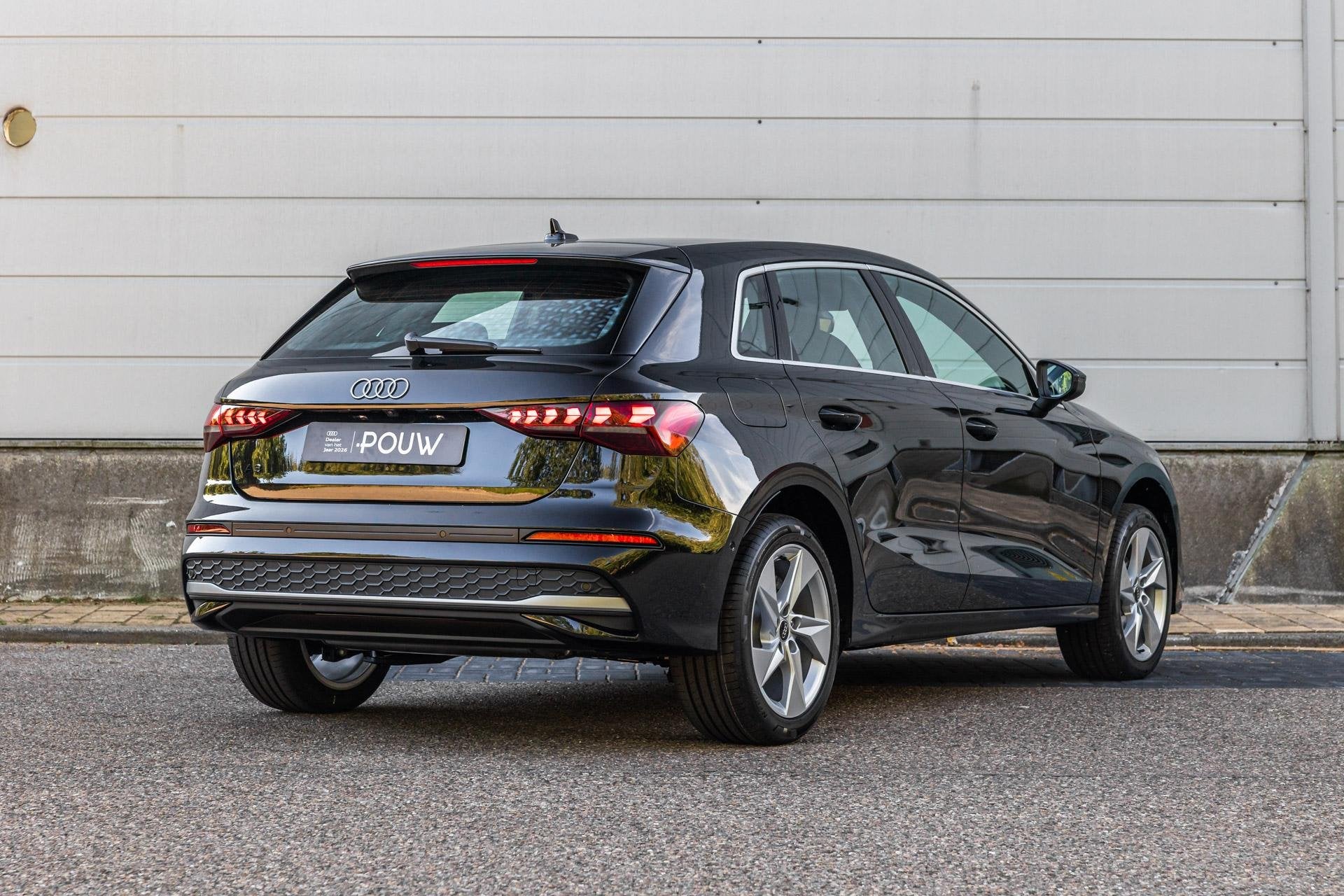 Audi A3 Sportback 30 TFSI 115pk Advanced Edition | Assistent, 4 cilinders, 1290 kg, 116 pk, Zwart