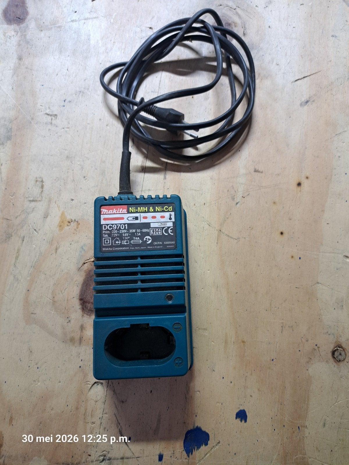 Makita DC9701 Ni-MH & Ni-Cd Acculader, Ophalen of Verzenden, Makita, Niet bekend, Niet bekend