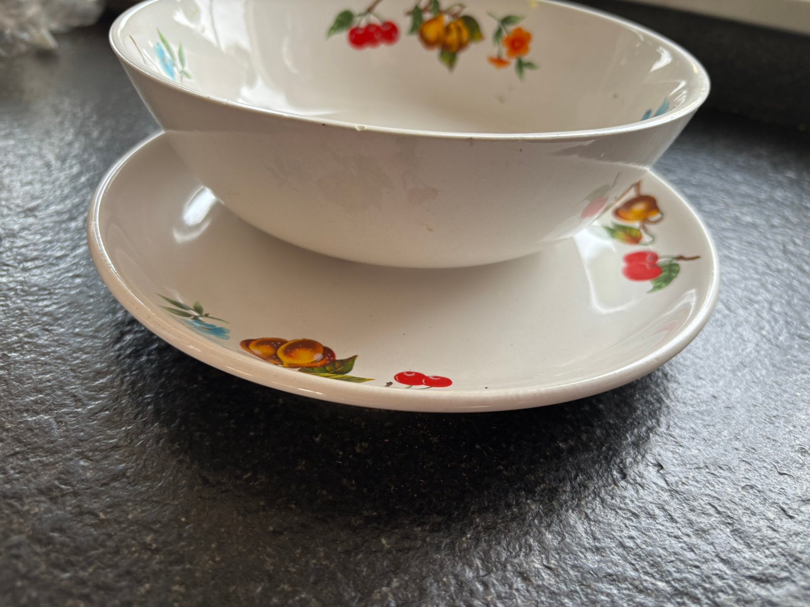vintage aardbeien fruit schaaltje,met fruitmotief, Huis en Inrichting, Keuken | Servies, Ophalen of Verzenden, Zo goed als nieuw
