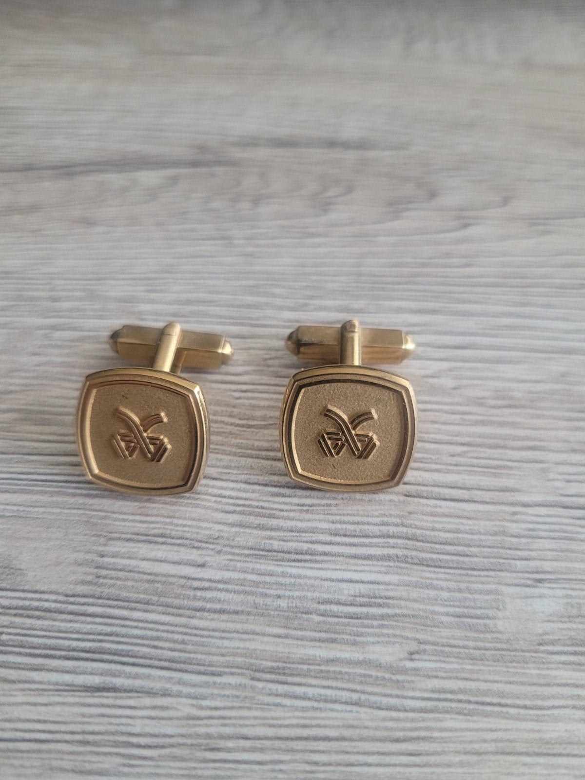 Vintage Gouden Manchetknopen met Uniek Embleem, Ophalen, Gebruikt, Goud, Verguld
