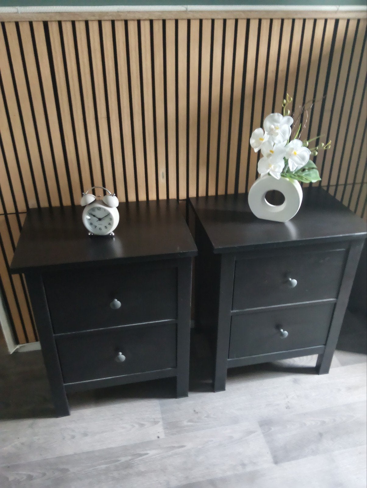 2 zwarte Hemnes ikea nachtkastjes, Ophalen, Gebruikt, 55 tot 70 cm, 45 tot 65 cm