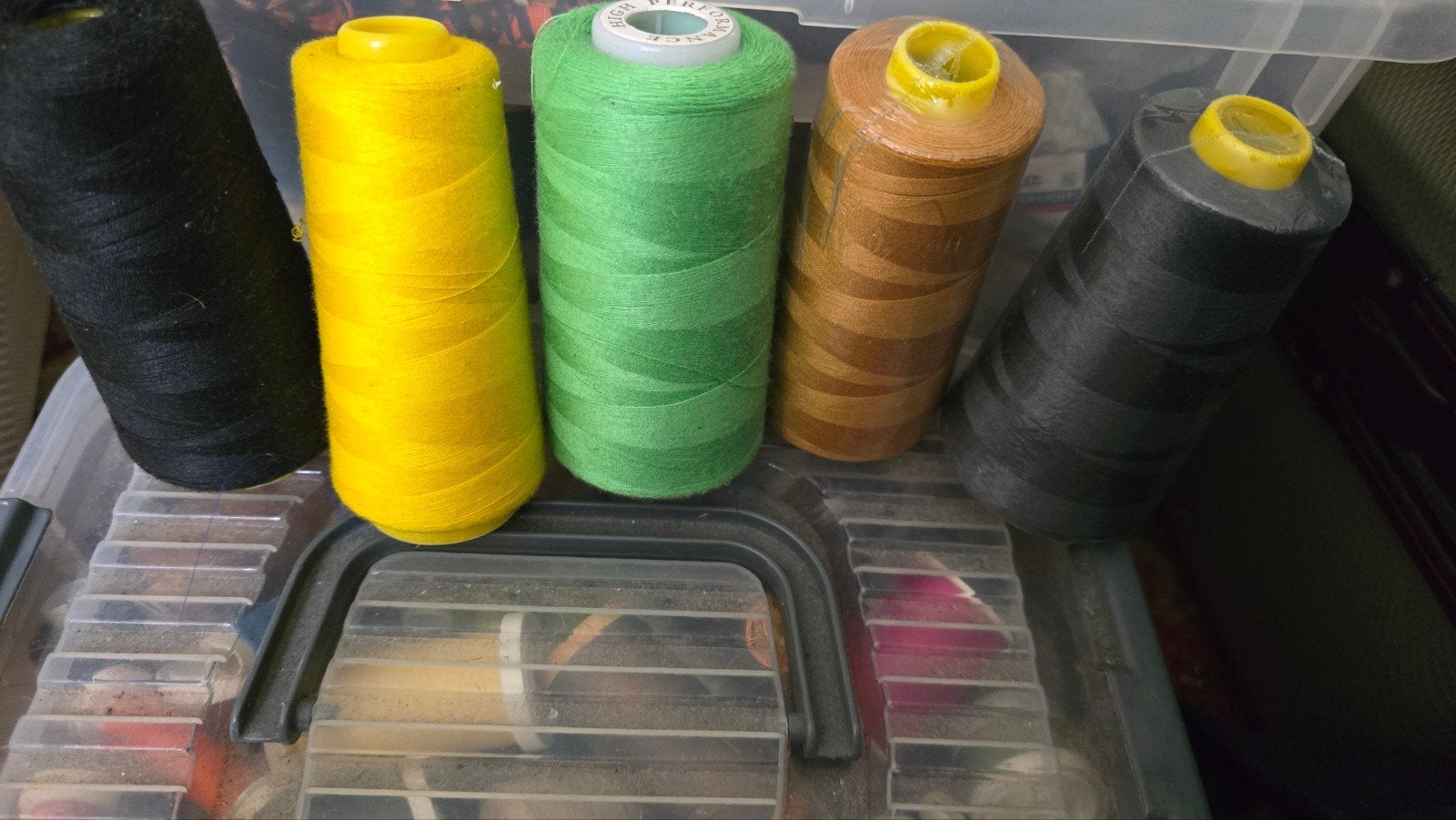 Garen in diverse kleuren - 100% polyester, Ophalen of Verzenden, Gebruikt, Garen of Naald(en)