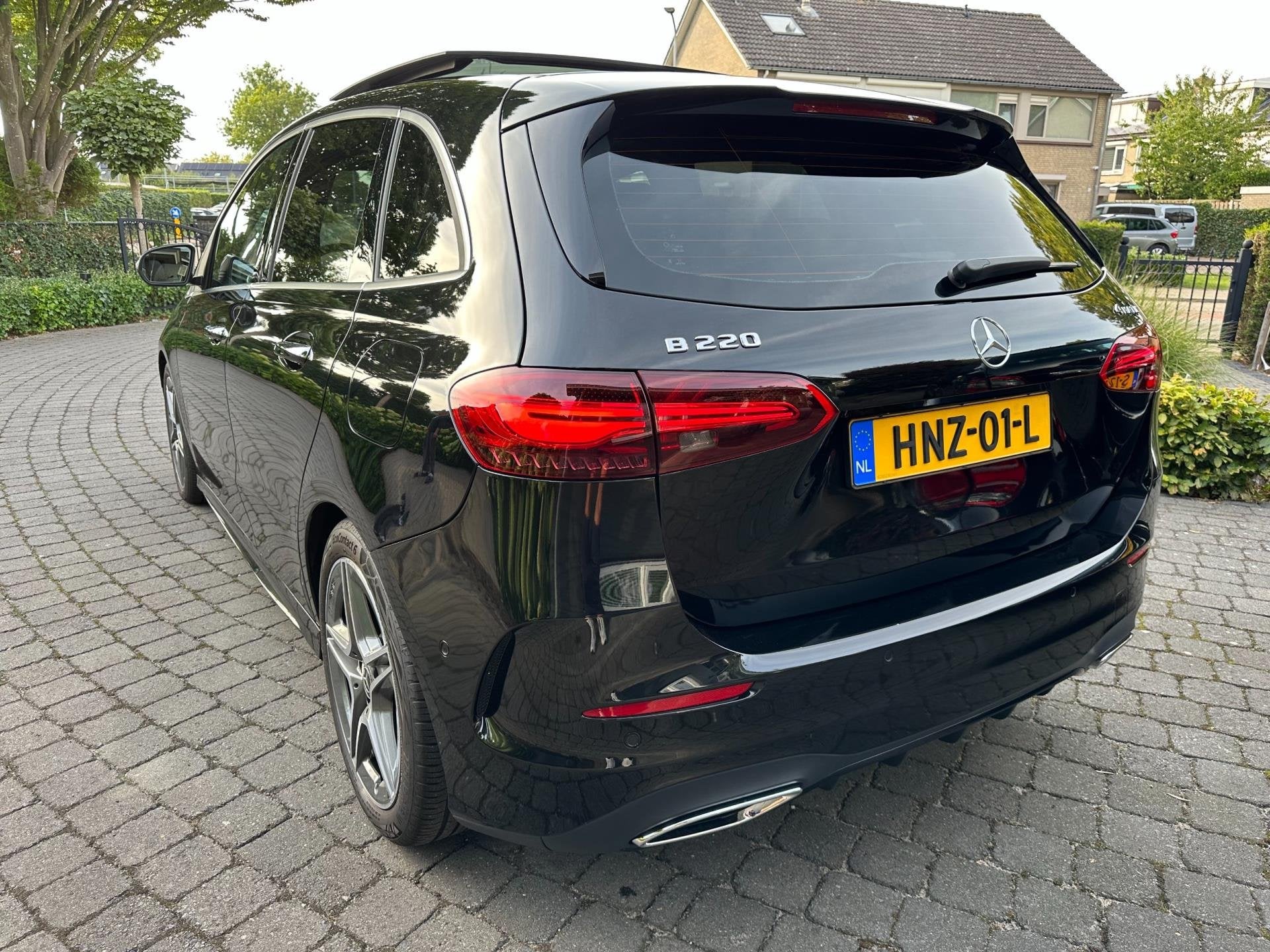 Mercedes-Benz B-klasse 220 4MATIC AMG, Pano, BTW, 1e Eigenaa, Auto's, Automaat, 745 kg, 1525 kg, Zwart