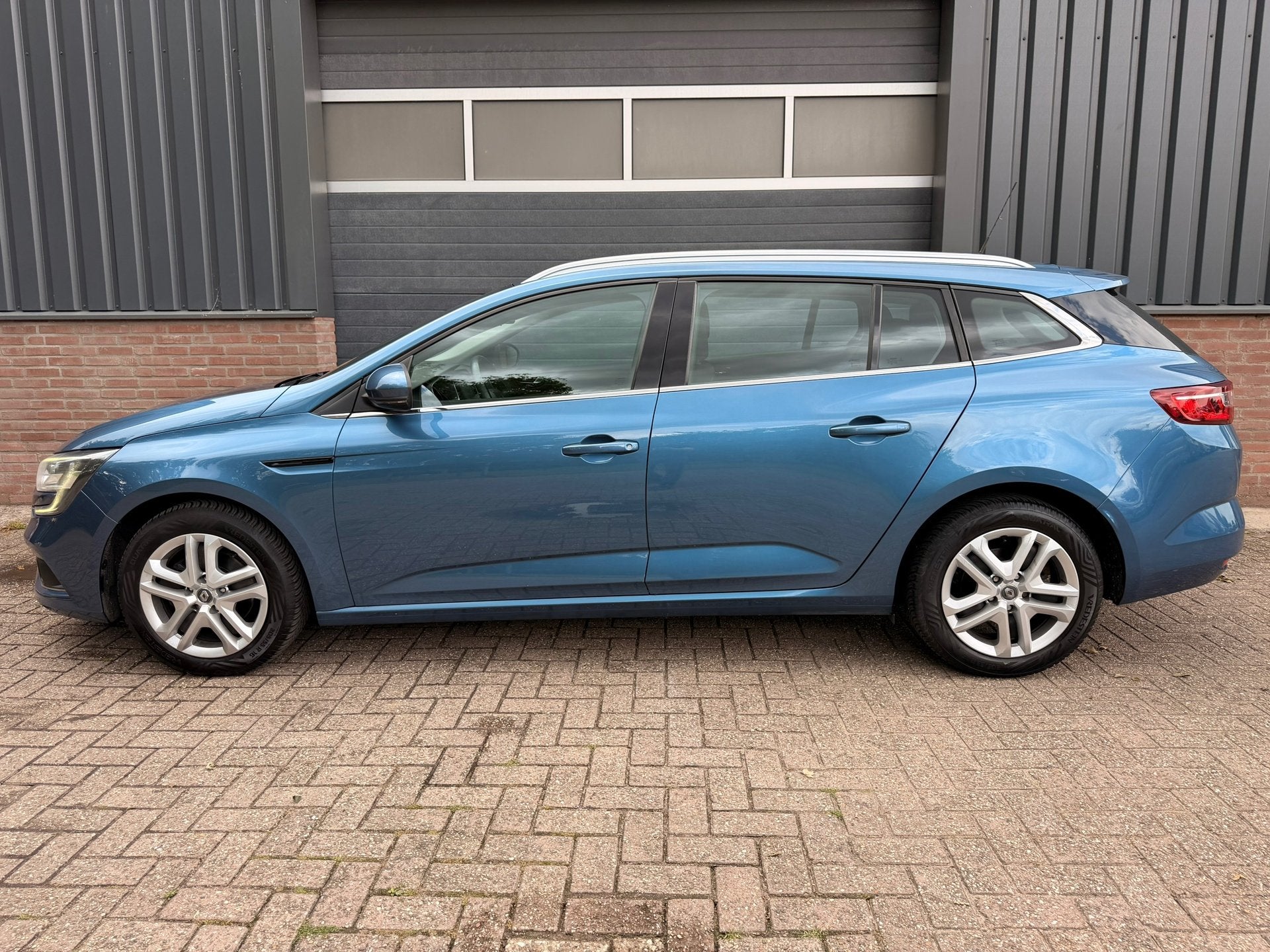Renault Mégane Estate 1.2 TCe Zen Trekhaak 1.700 KG | CarPl, Gebruikt, 4 cilinders, Blauw, Origineel Nederlands