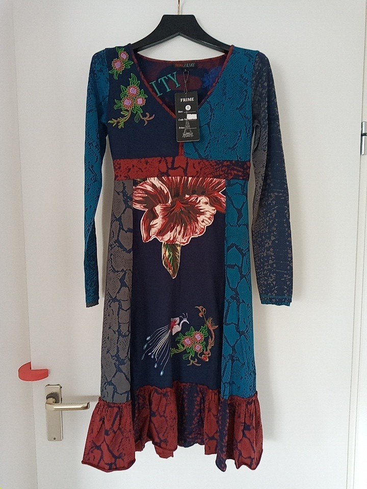 36/38 nw superleuk jurk blauw met borduur pauw en applicatie, Frime, Blauw, Nieuw, Ophalen of Verzenden