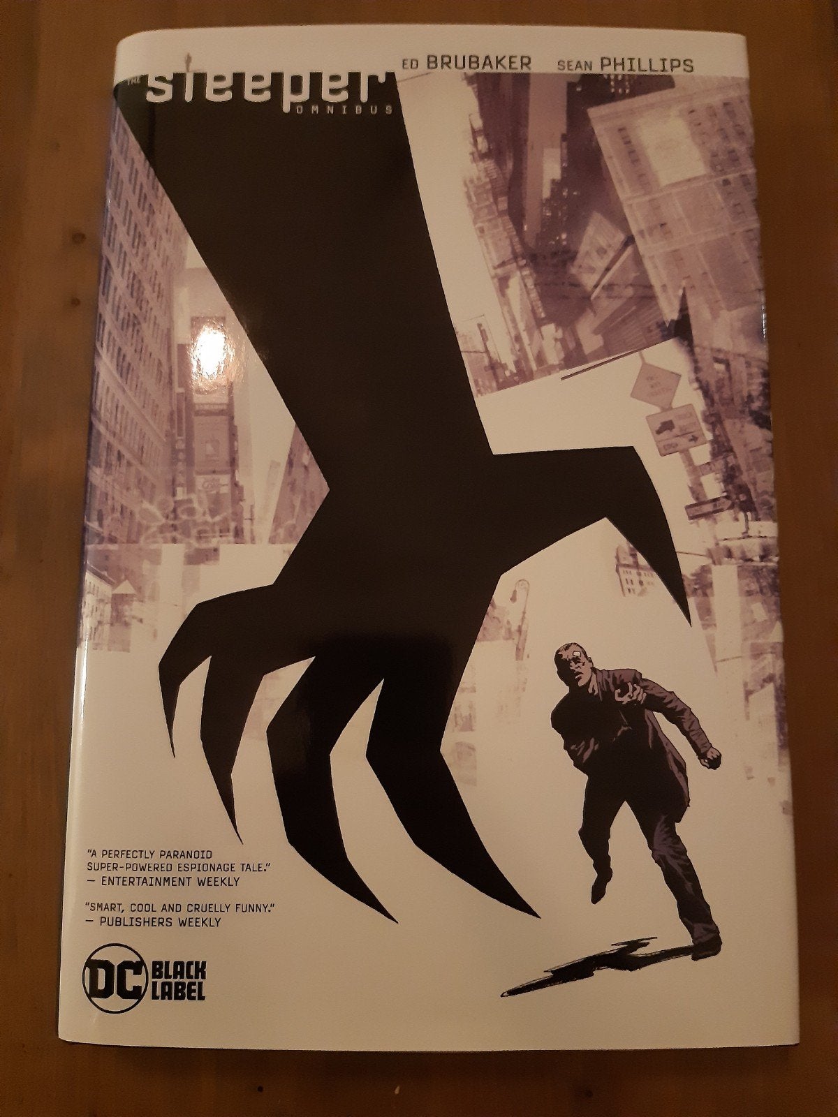 The Sleeper Omnibus - Ed Brubaker & Sean Phillips, Boeken, Eén comic, Amerika, Verzenden, Zo goed als nieuw