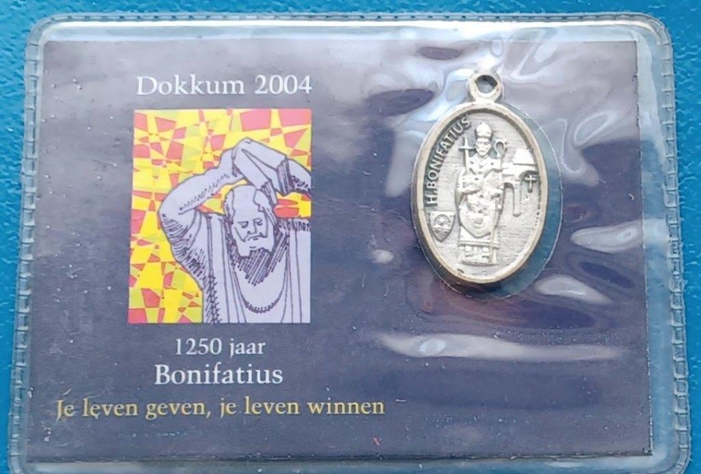 Religieuze hanger H. Bonifatius Dokkum - 2004, Postzegels en Munten, Penningen en Medailles, Verzenden, Overige materialen, Nederland
