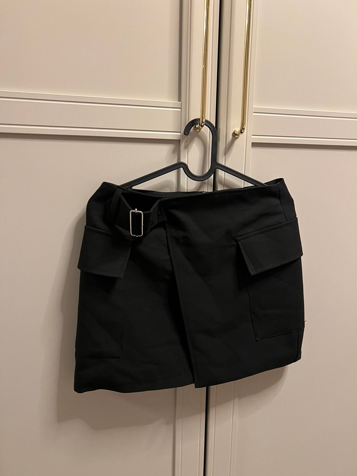 Leuke korte rok met gesp detail M boetiekje cargo, Kleding | Dames, Rokken, Zwart, Nieuw, Ophalen of Verzenden, Maat 36 (S)