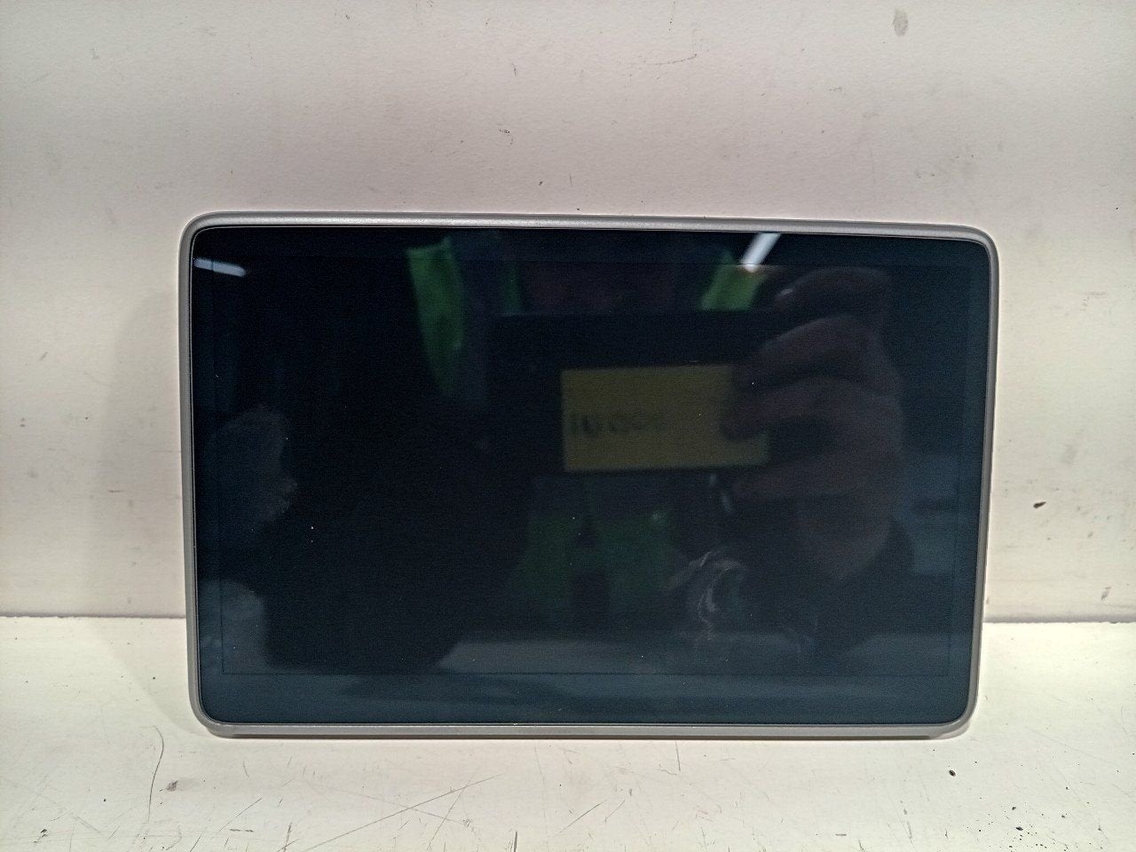 Display Tesla Model, Onderdelen@venauto.nl, Van der Ven Autorecycling B.V., Gebruikt, Ettenseweg 76, 4706 PB Roosendaal, The Netherlands