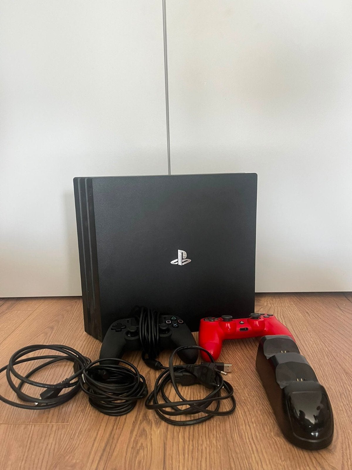 Playstation 4 pro 1tb geheugen + 2 controllers., Spelcomputers en Games, Spelcomputers | Sony PlayStation 4, Ophalen, Met 2 controllers