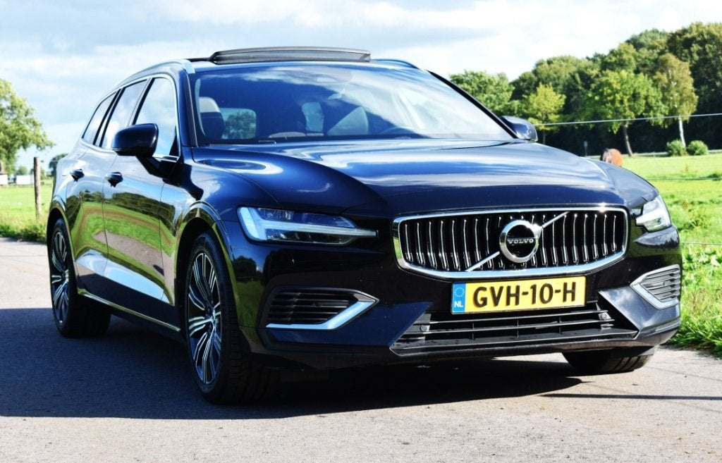 Volvo V60 T6 PHEV pano, trekhaak, HK, stoelvent./mass, etc., Automaat, 4 cilinders, Vierwielaandrijving, Geïmporteerd