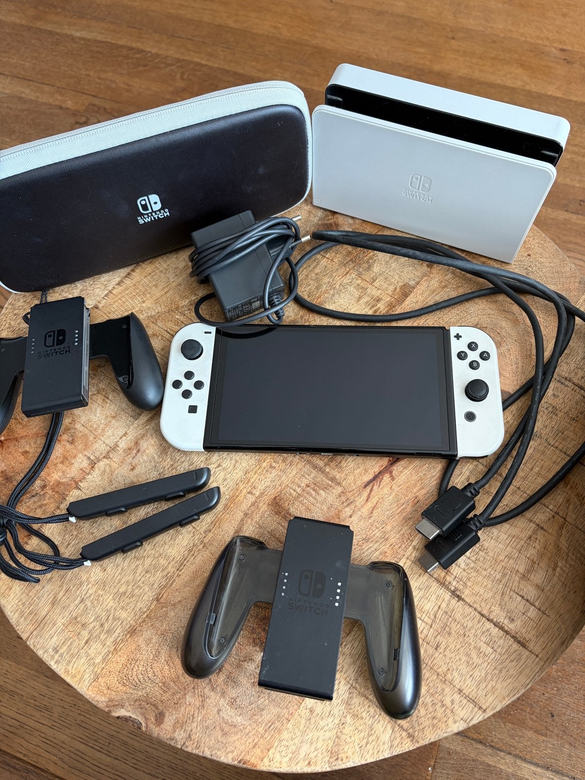 Nintendo Switch OLED, Spelcomputers en Games, Spelcomputers | Nintendo Switch, Ophalen, Gebruikt, Met 2 controllers, Switch OLED