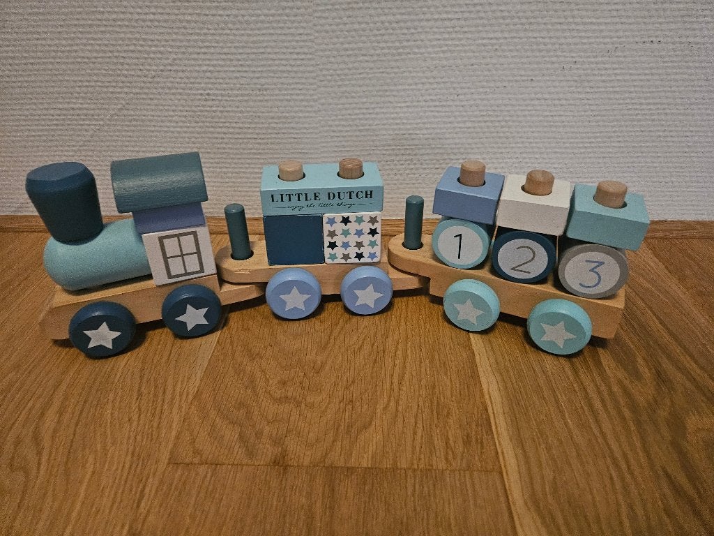Te koop: houten Little Dutch trein blauw, Ophalen of Verzenden, Nieuw, Duw- of Trekspeelgoed