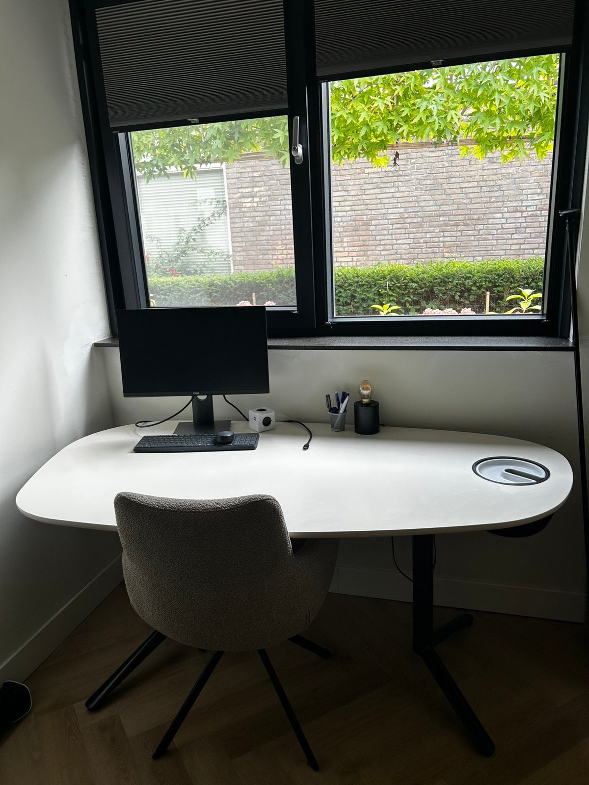 Modern organisch bureau met kabelmanagement, Modern, Ophalen, Computerbureau