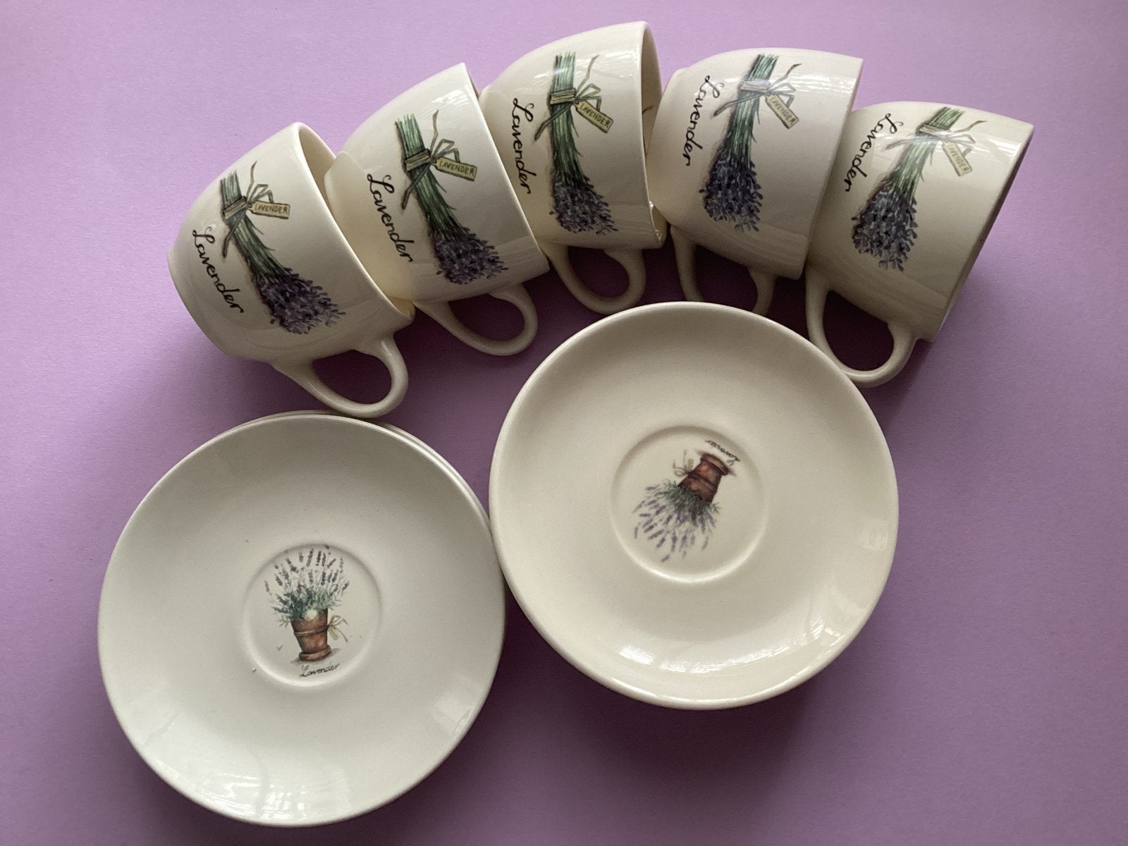 Set van 5 Lavendel Kopjes en Schotels, Keramiek, Ophalen of Verzenden, Zo goed als nieuw, Overige stijlen