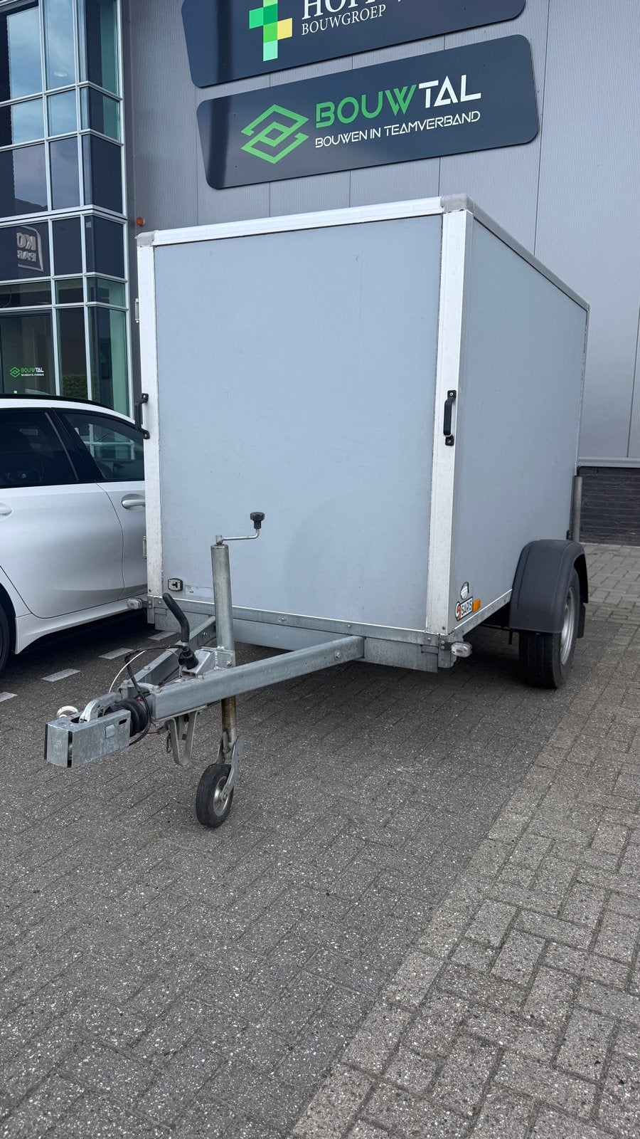 Saris gesloten aanhanger geremd enkelas - 1350 kg, Ophalen, Gebruikt