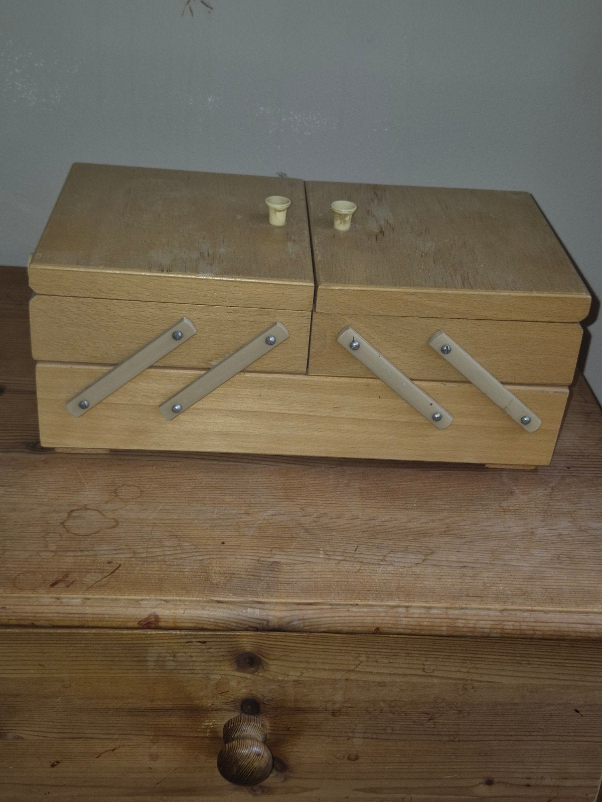 Houten naaidoos met accessoires, Ophalen of Verzenden, Gebruikt, Overige typen