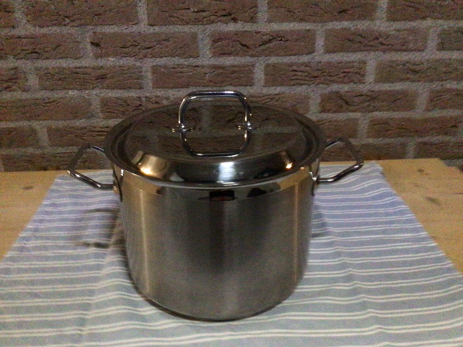 SIGG Soeppan 6 liter INDUCTIE, Ophalen of Verzenden, Zo goed als nieuw, Rvs, Kookpan