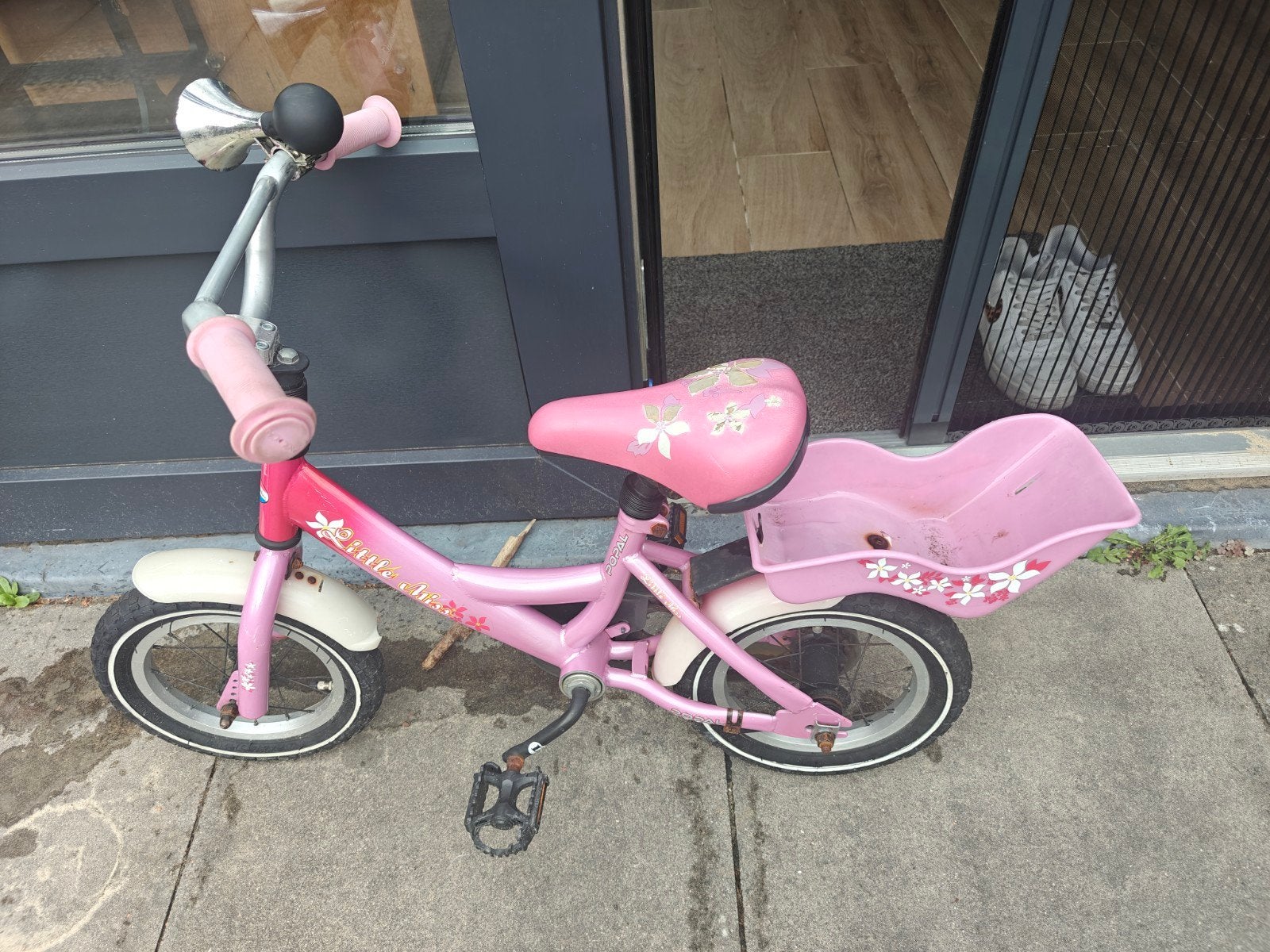 Leuk kinderfietsje met zijwieltjes en toeter, Ophalen, Gebruikt, Minder dan 16 inch, Zijwieltjes