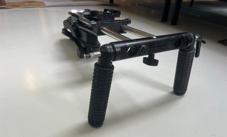 Camera rig/cage met schoudersteun en handvatten, Overige merken, Camera rig/cage, Ophalen of Verzenden, Gebruikt