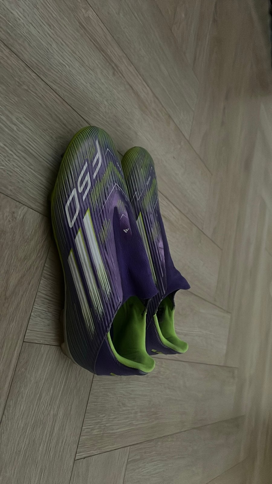 Adidas F50 Voetbalschoenen - Paars/Groen laceless, Ophalen, Zo goed als nieuw, Schoenen