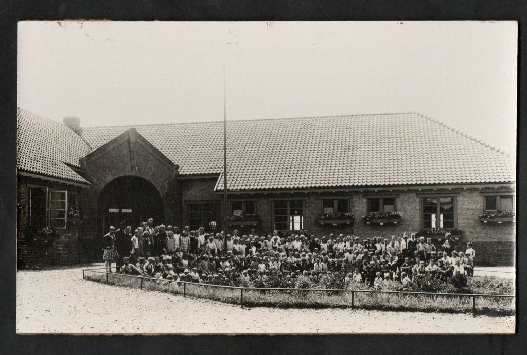 Foto Soest Schoolfoto Openbare Lagere School Juf Meijburg., Foto, Ophalen of Verzenden, Zo goed als nieuw, Voor 1940