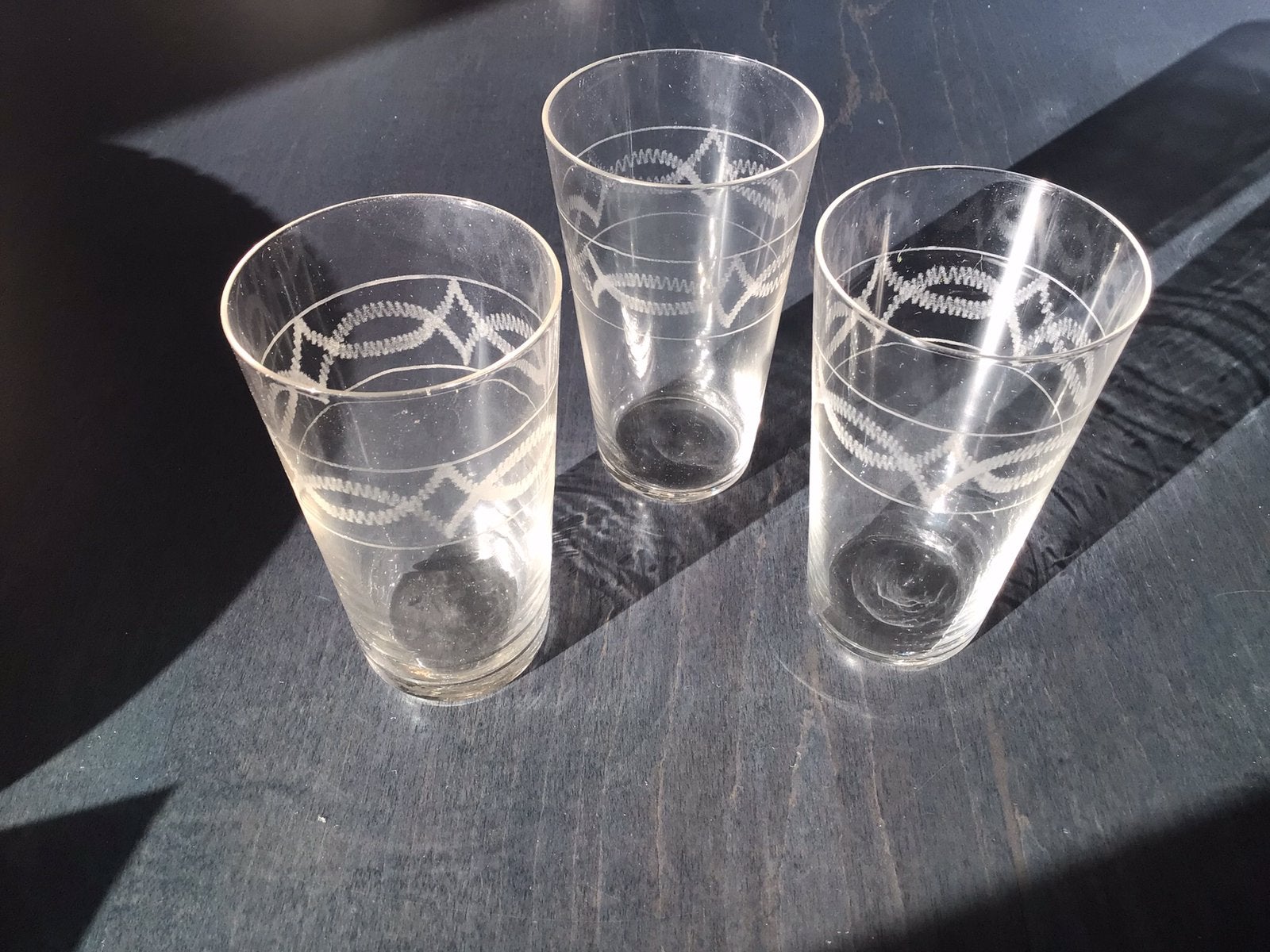 Set van 3 glazen gegraveerd met lijnenspel, Ophalen of Verzenden