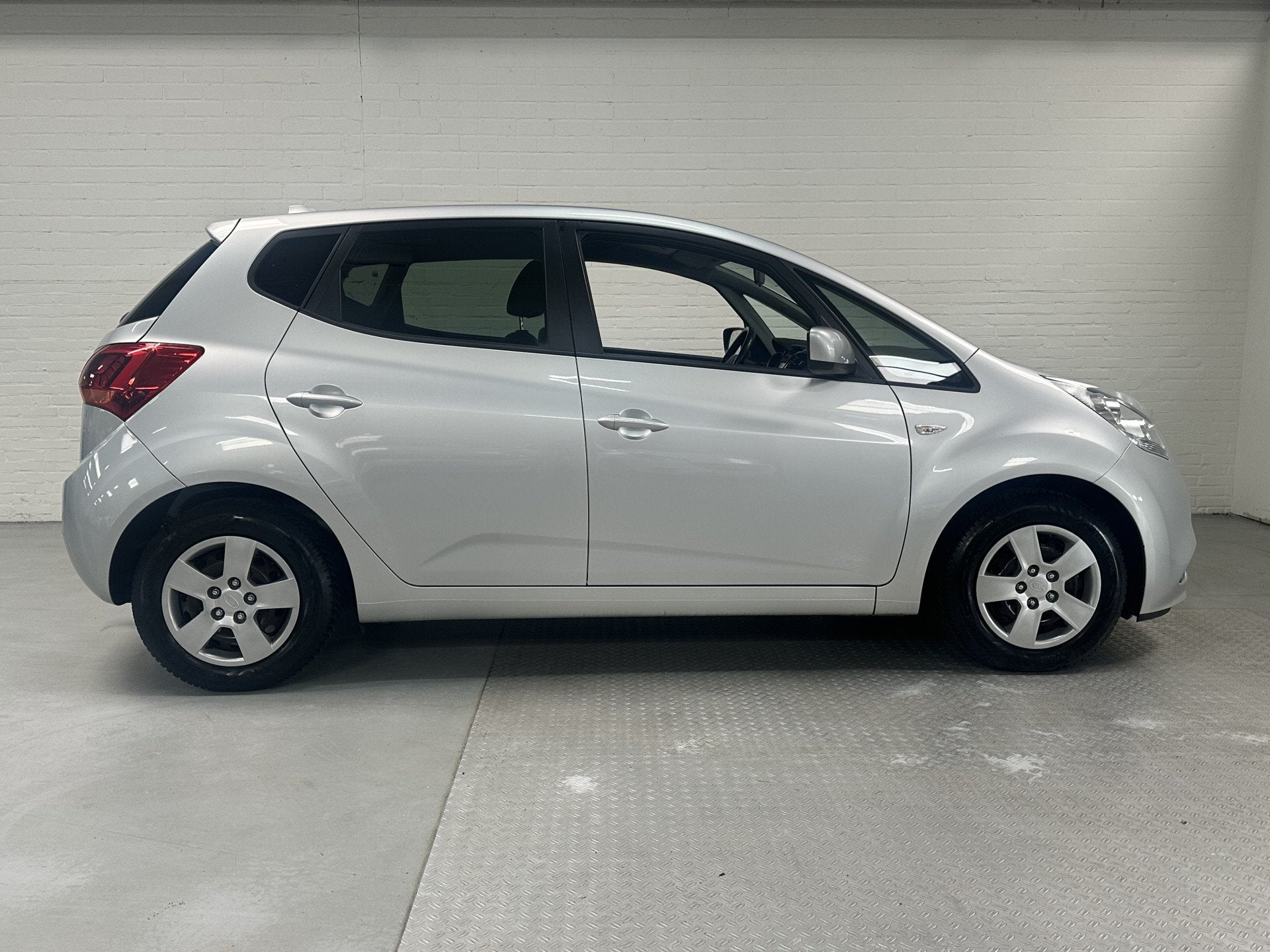 Kia Venga 1.6 CVVT DynamicPLusLine CLIMA / CRUISE / CEMERA /, Auto's, Kia, Voorwielaandrijving, Dealer onderhouden, Gebruikt, 4 cilinders