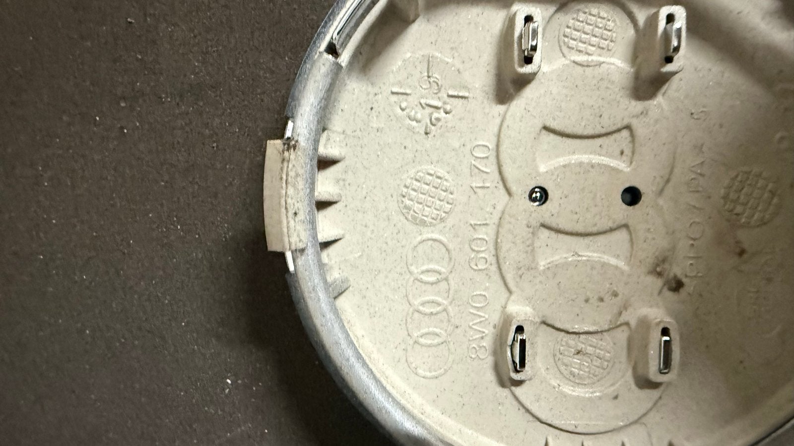 Set van 4 Audi naafdoppen - Zo goed als nieuw, Ophalen of Verzenden, Zo goed als nieuw